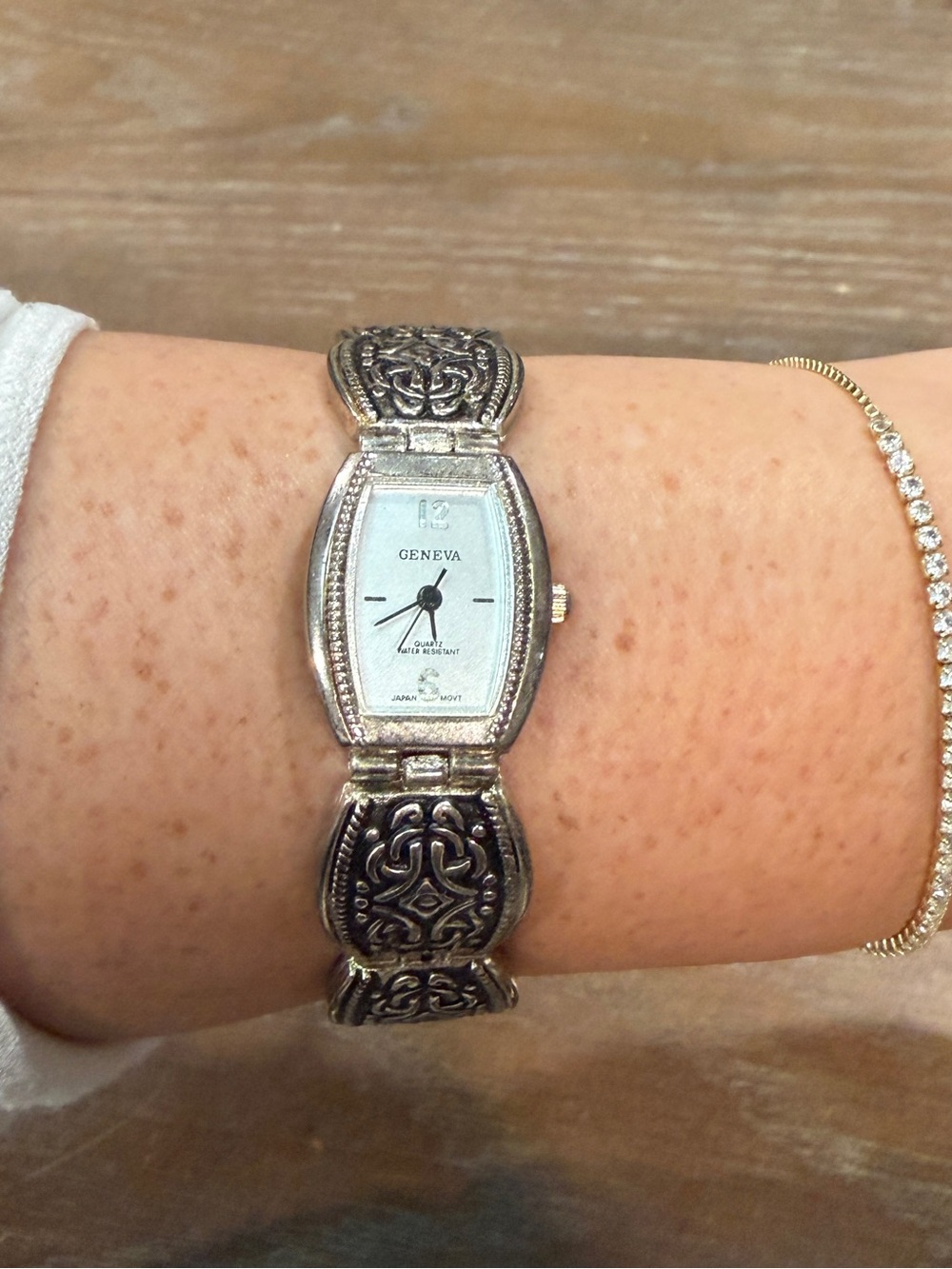 Vintage Geneva stainless steel back waterproof silver tone bracelet watch